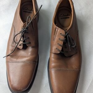 Clarks Men's Tan Leather Shoes. Size- See Pics